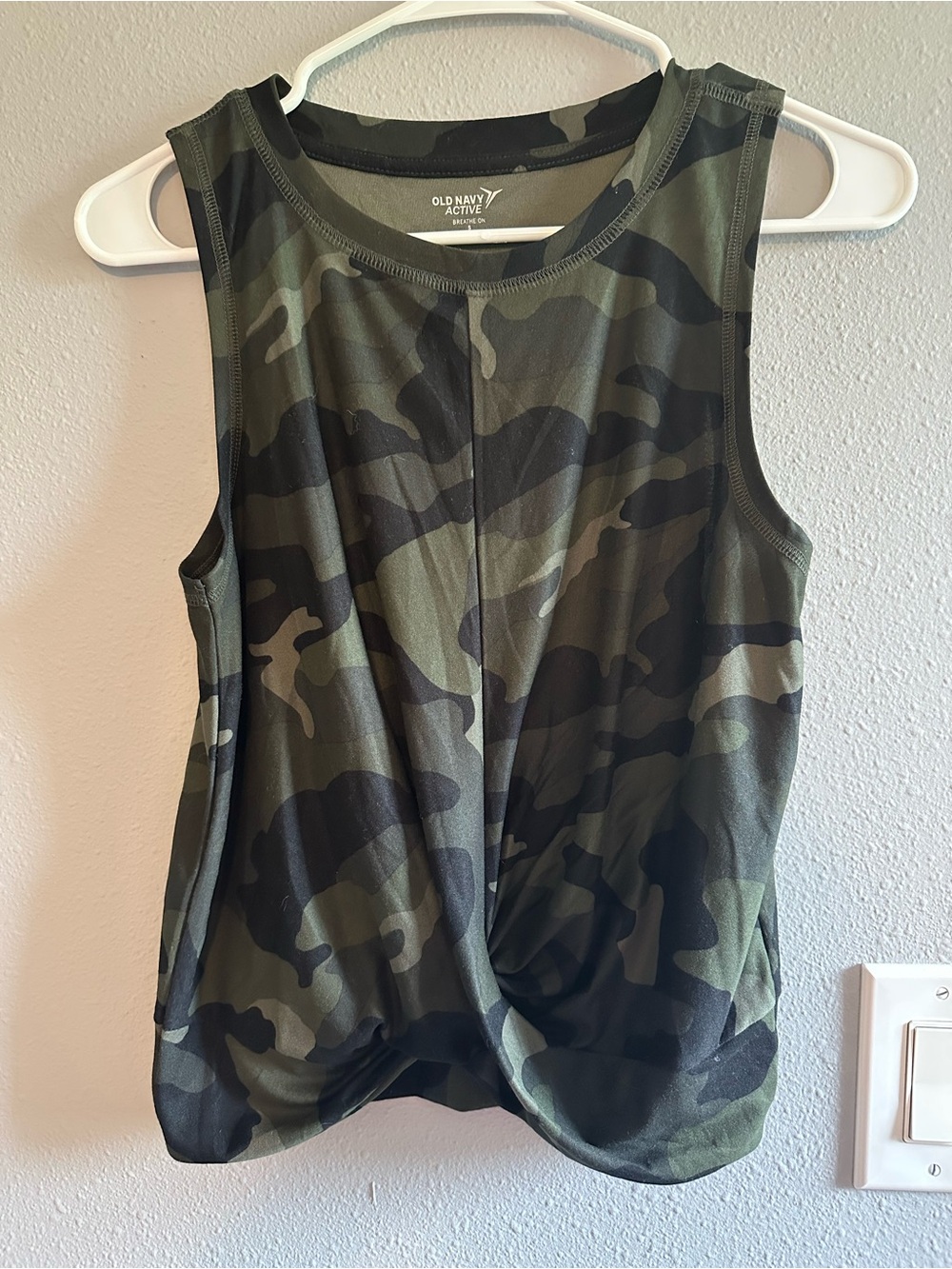 Women's Camouflage Twist-Hem Tank - Olive/Black